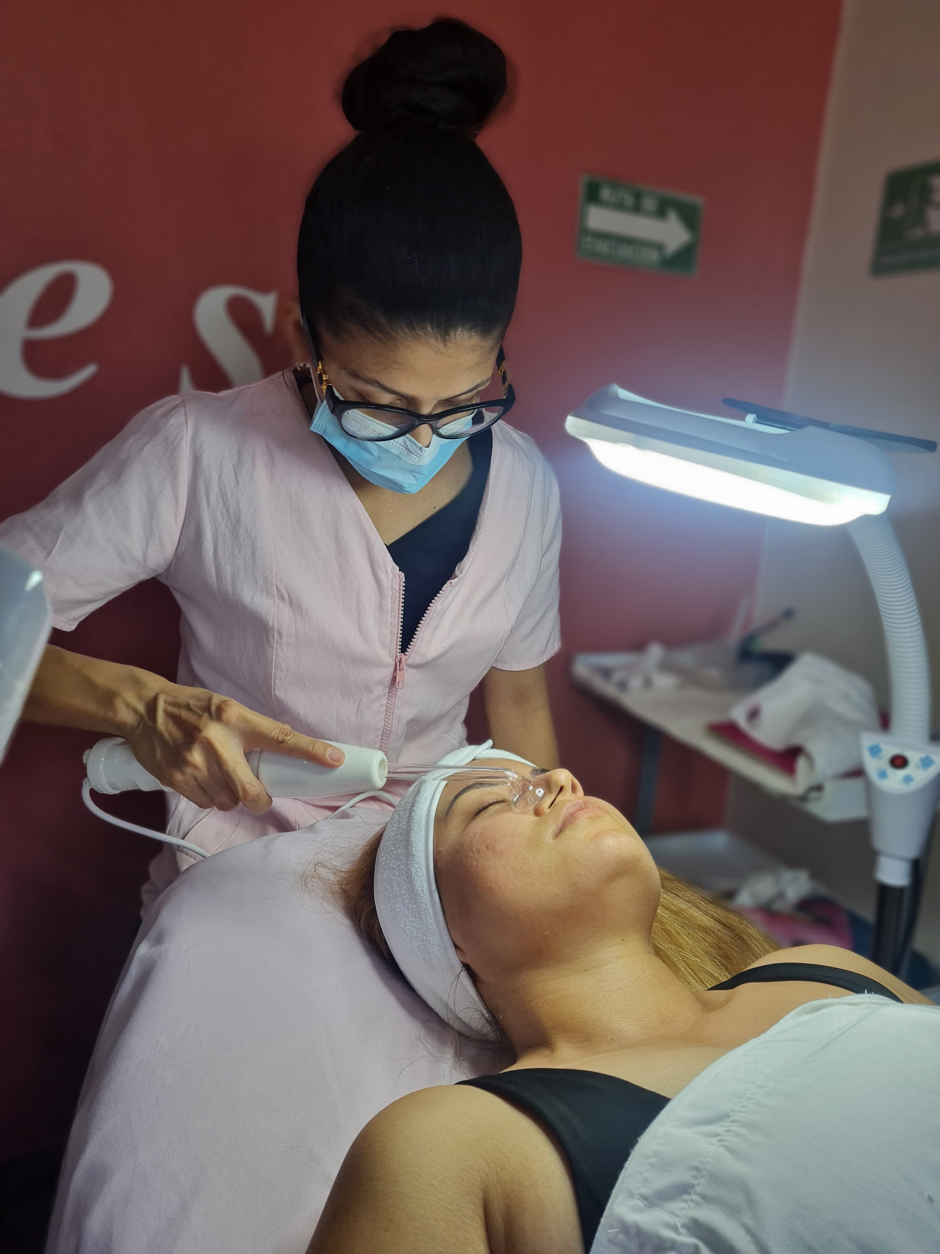 Diplomado en Cosmetología